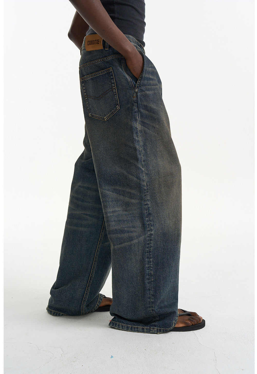 Wash-processed wide-leg jeans