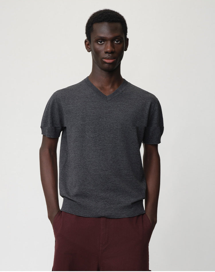 V-neck knit shirt