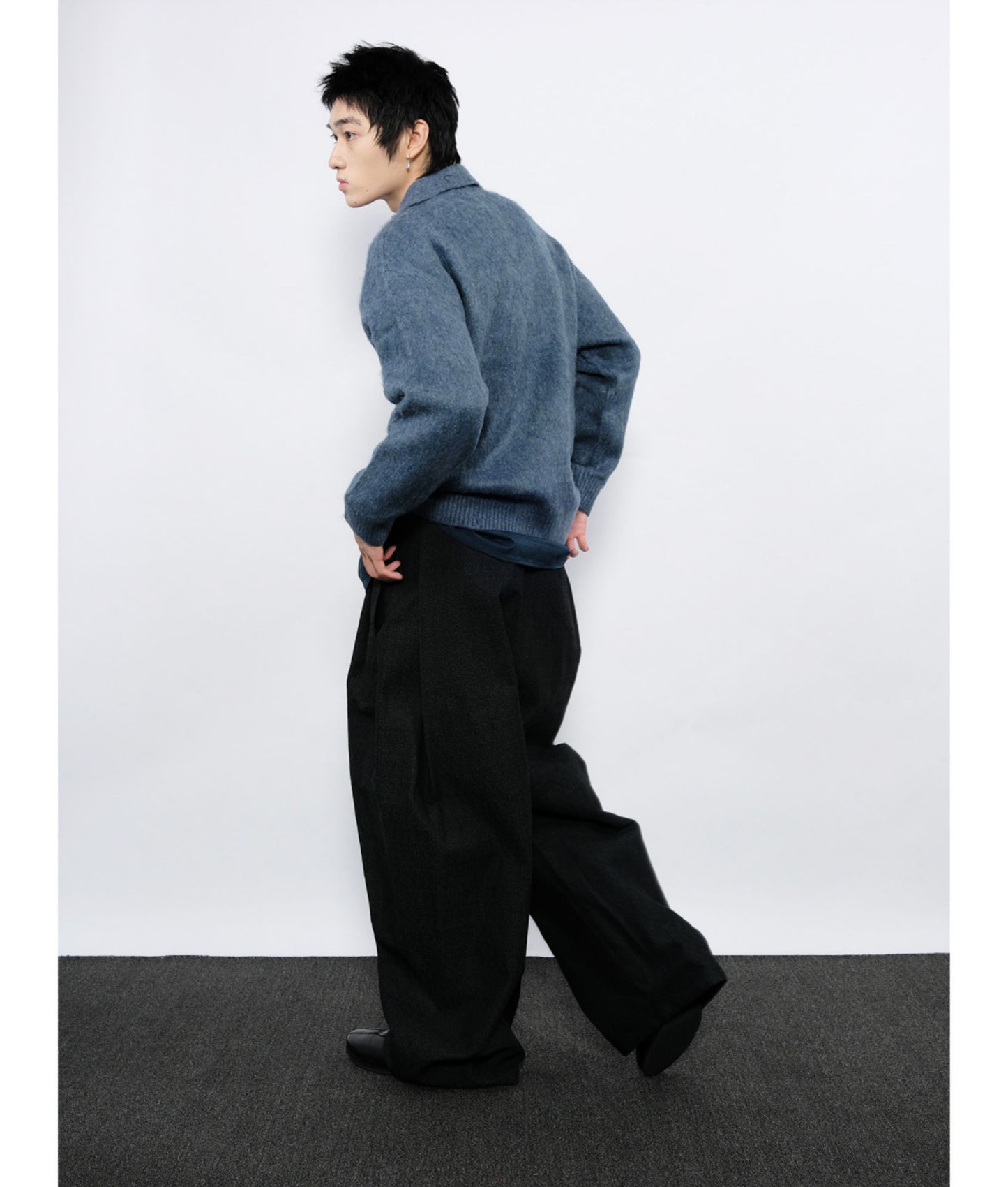 Mix-Color Yarn Collared Sweater