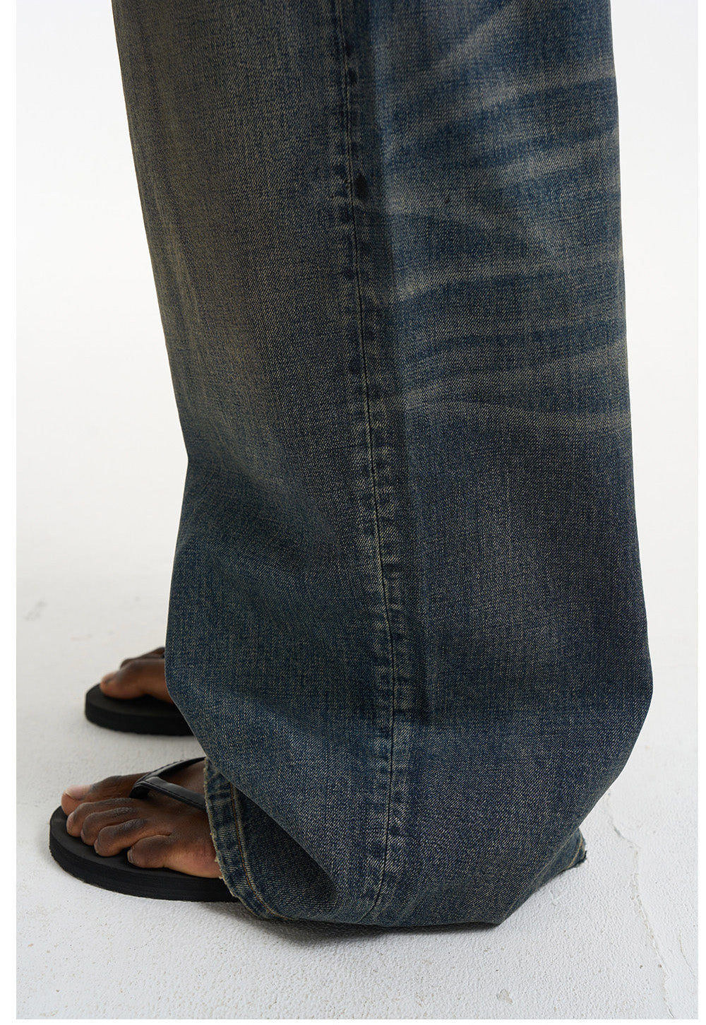 Wash-processed wide-leg jeans