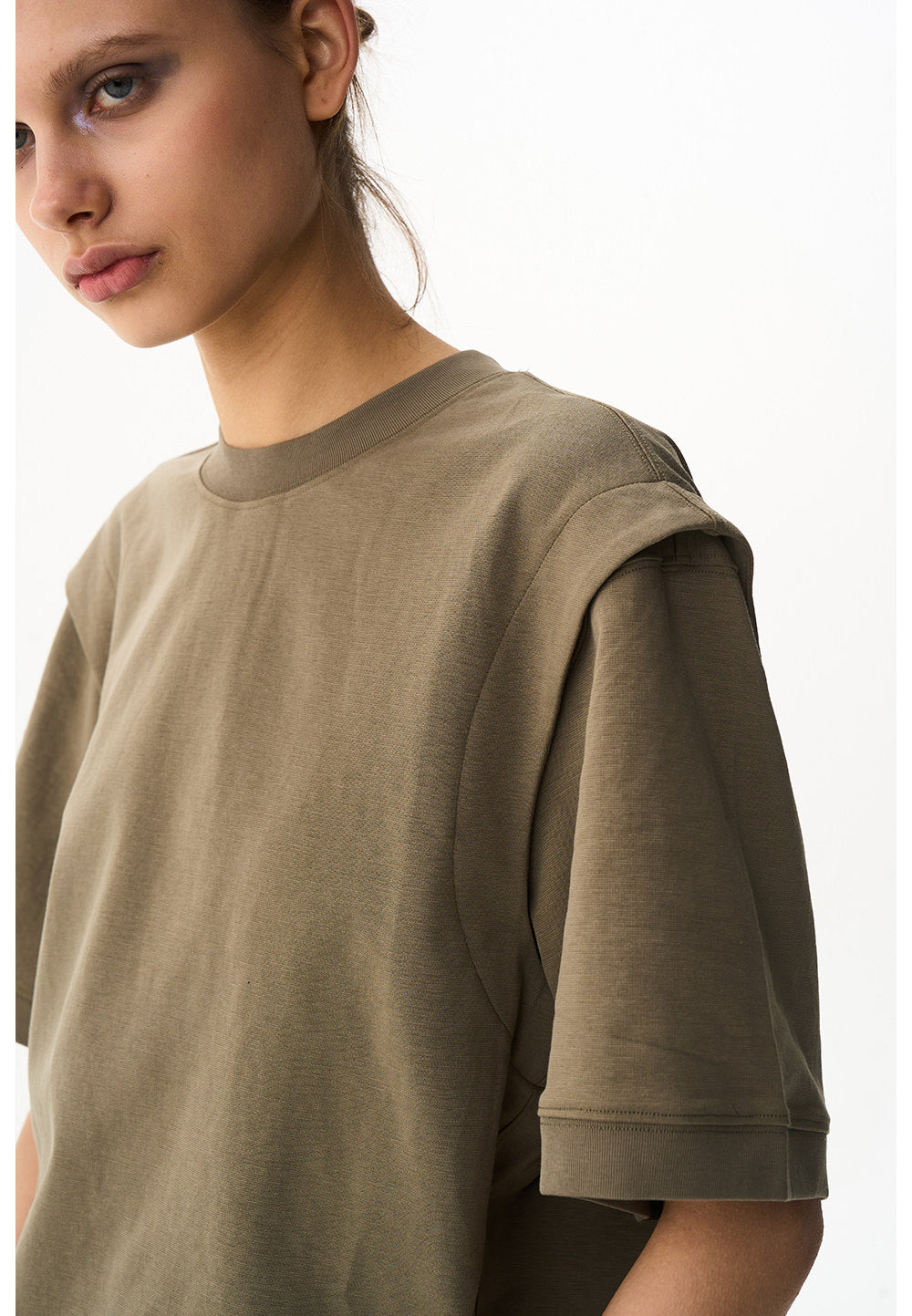 Straight-Shoulder Casual T-Shirt