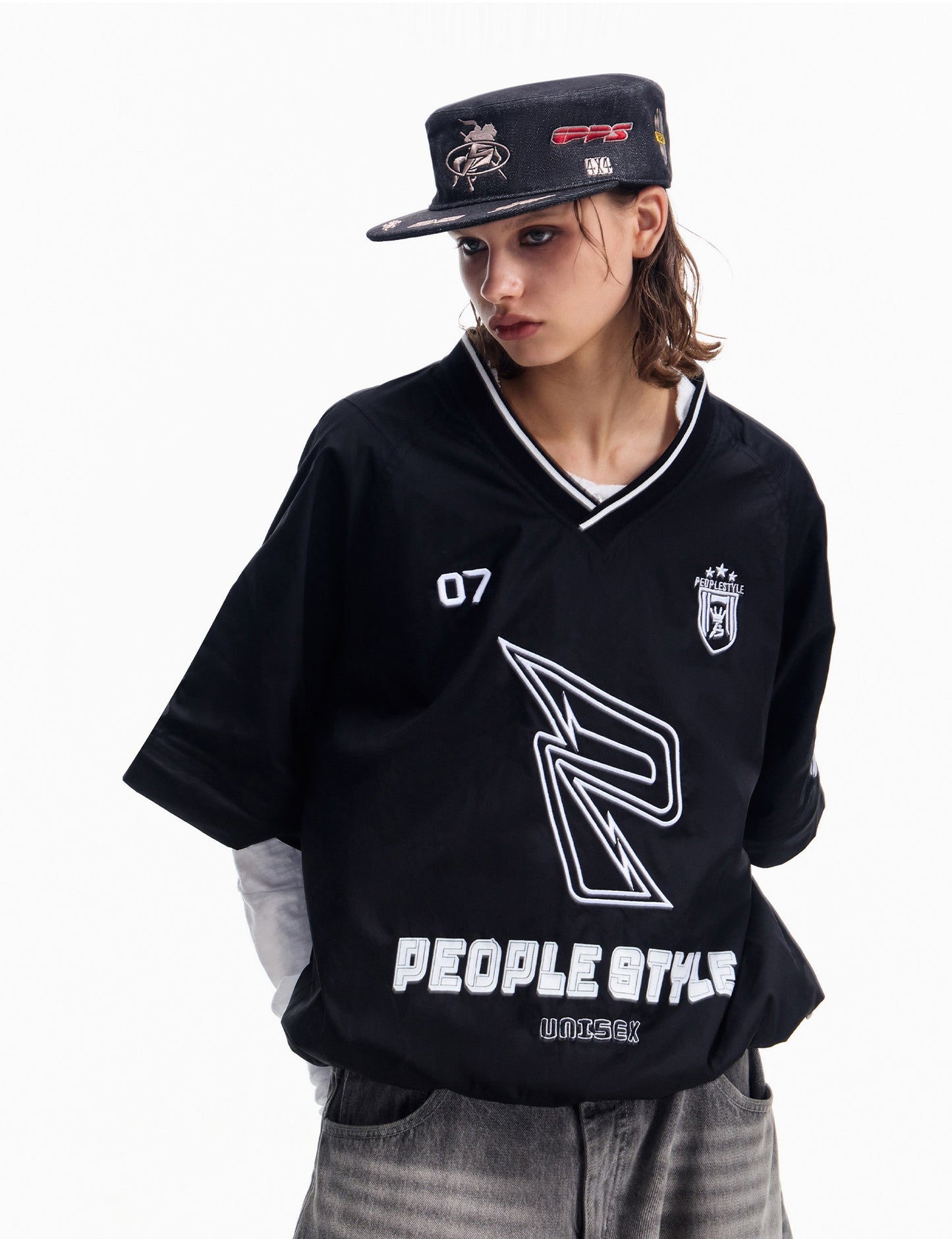 Detachable sleeves V-neck shirt