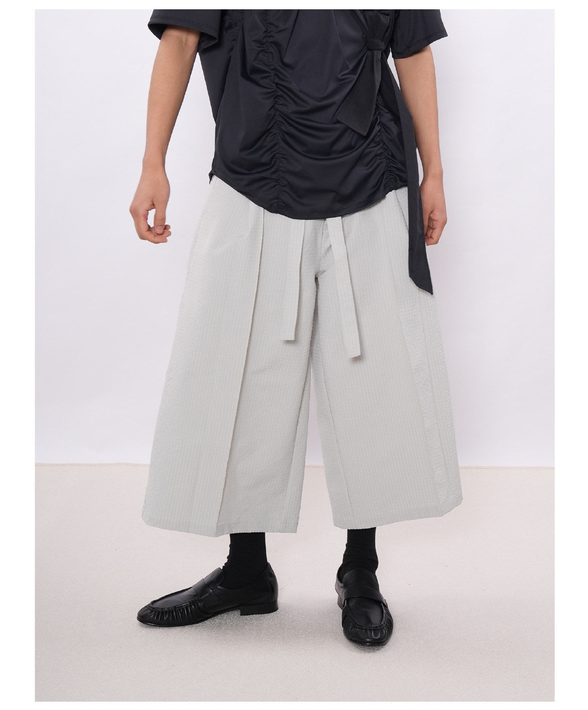 Casual 3/4-Length Pants with Pleated Waistband