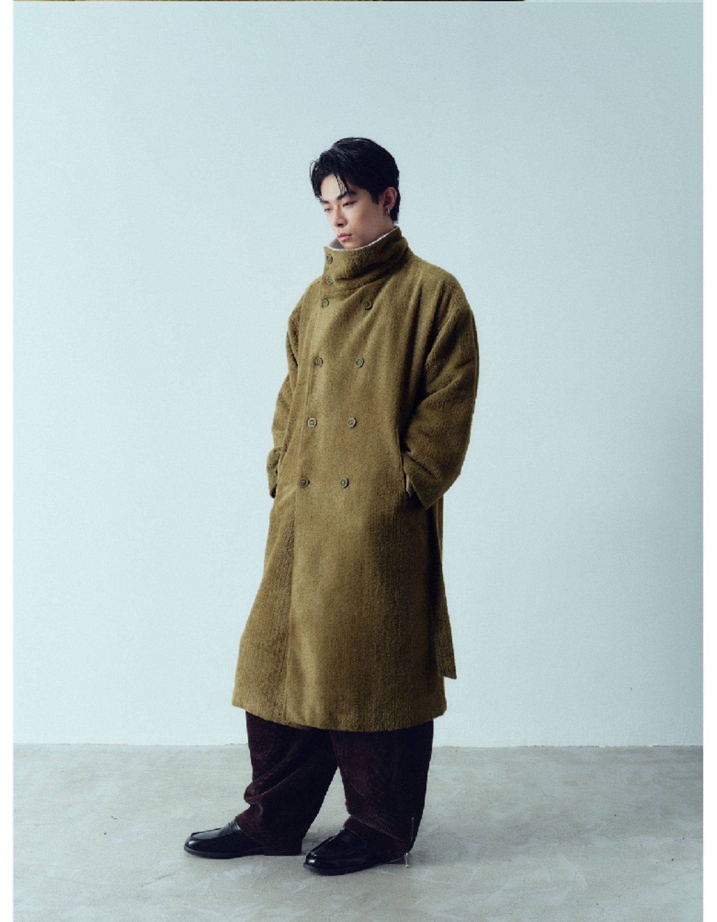 Double-breasted collar coat