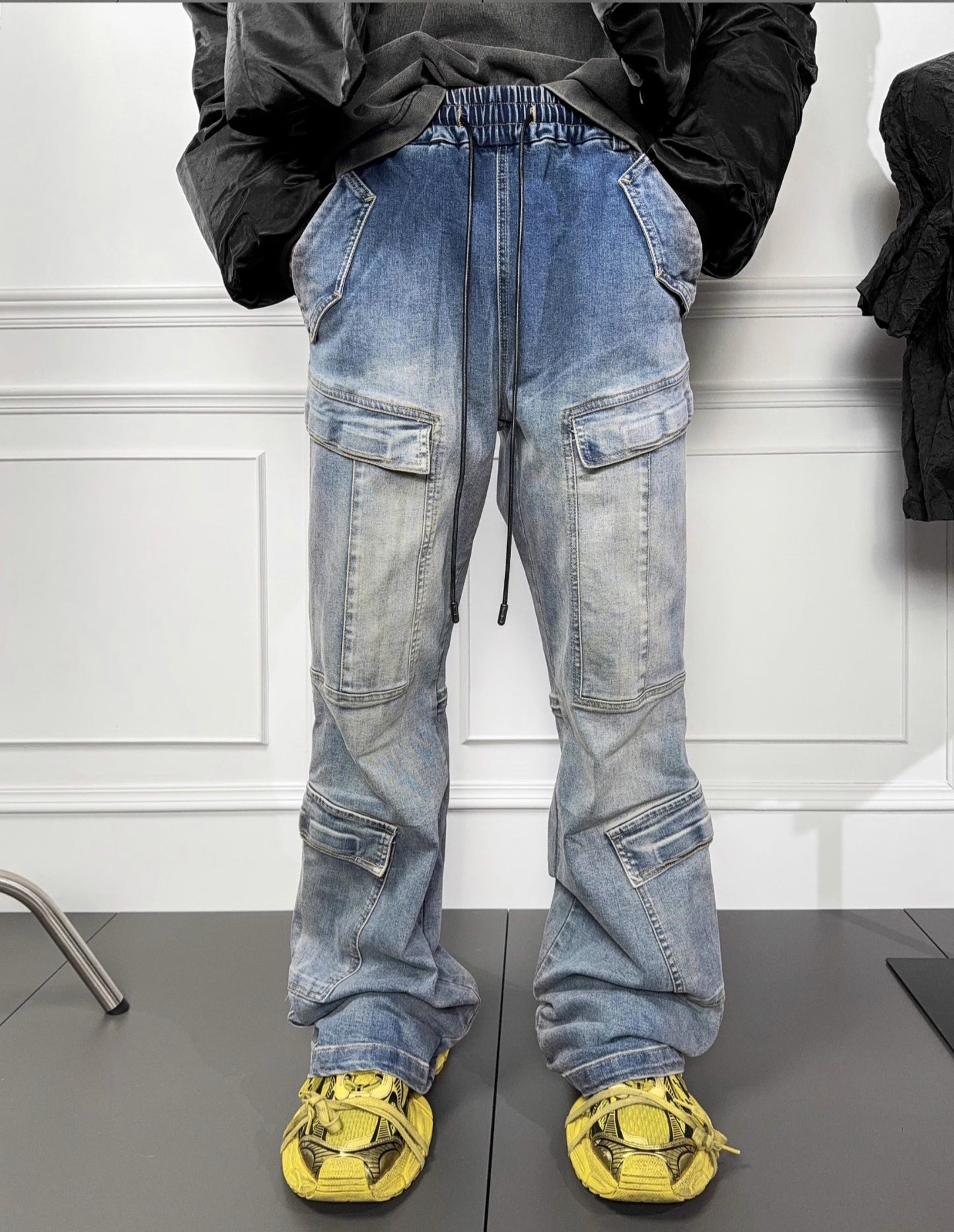 Damaged wash multi pocket work jeans