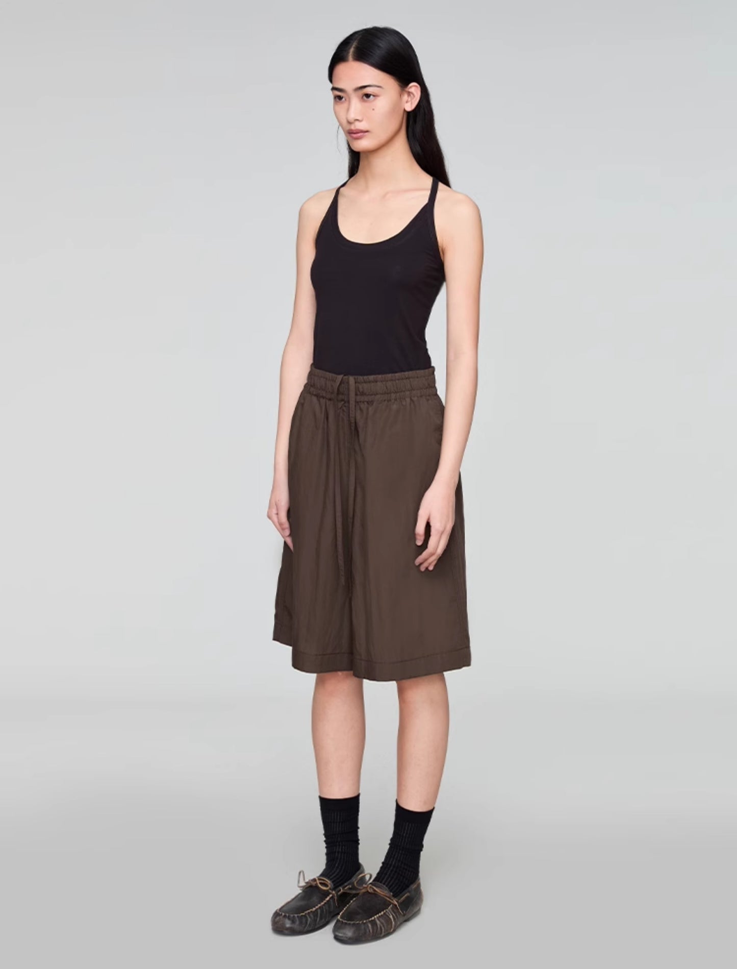 Elastic waist casual shorts